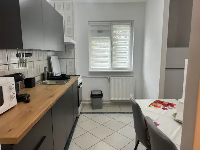 bucatarie utilata cu scaune inchiriere apartament Sector 4 București